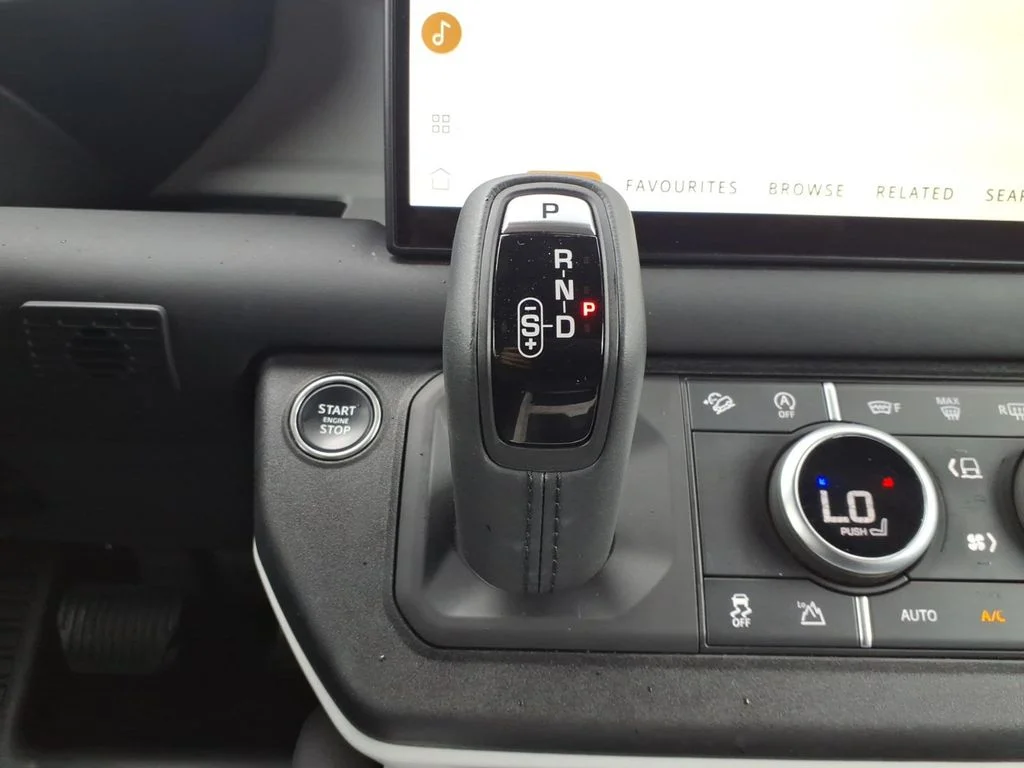 Used 2025  Land Rover S image 16