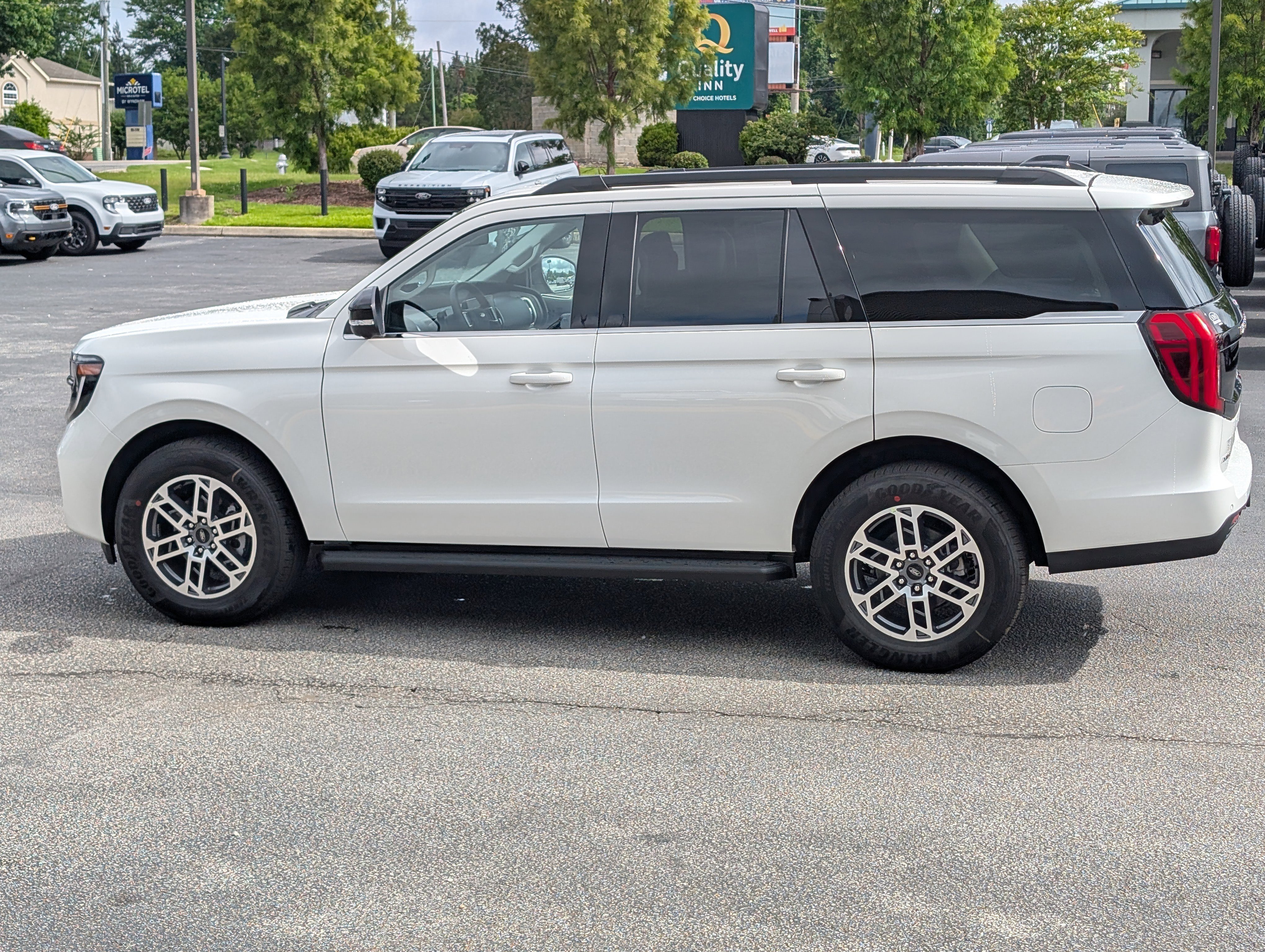 New 2026 Star White Metallic Tri-Coat FORD Active image 14