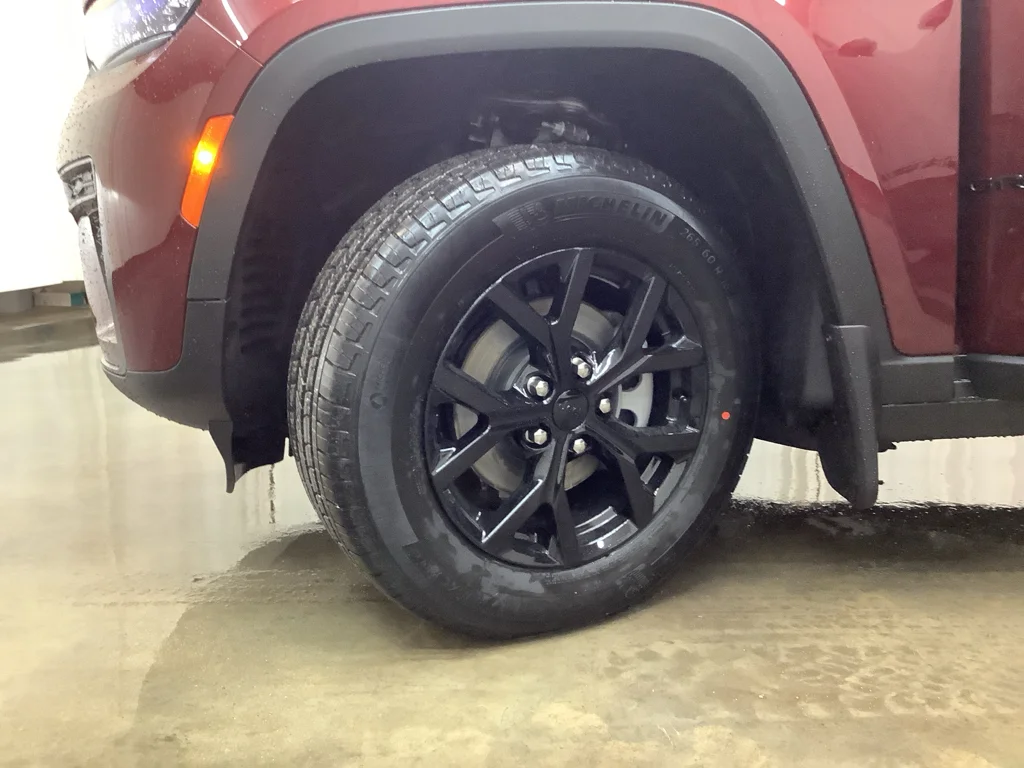New 2026 Velvet Red Pearl-Coat Exterior Paint Jeep Laredo image 27
