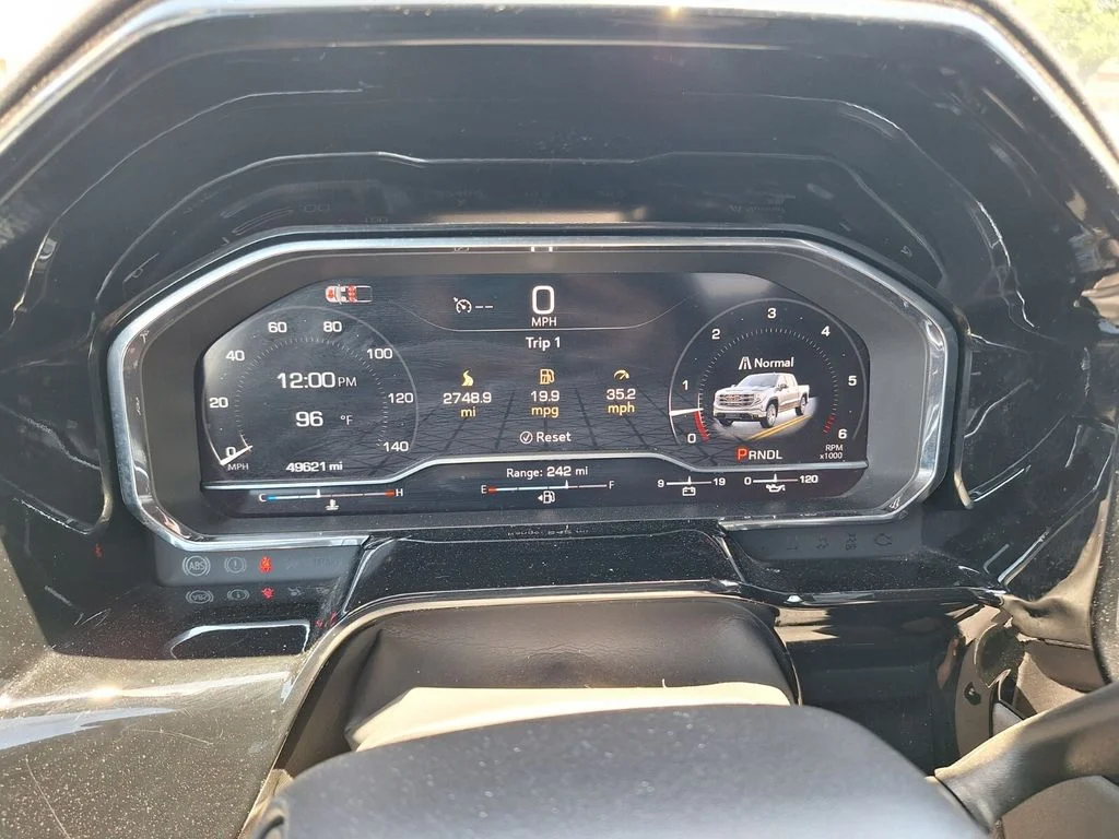 Used 2024 Silver GMC SLT image 21
