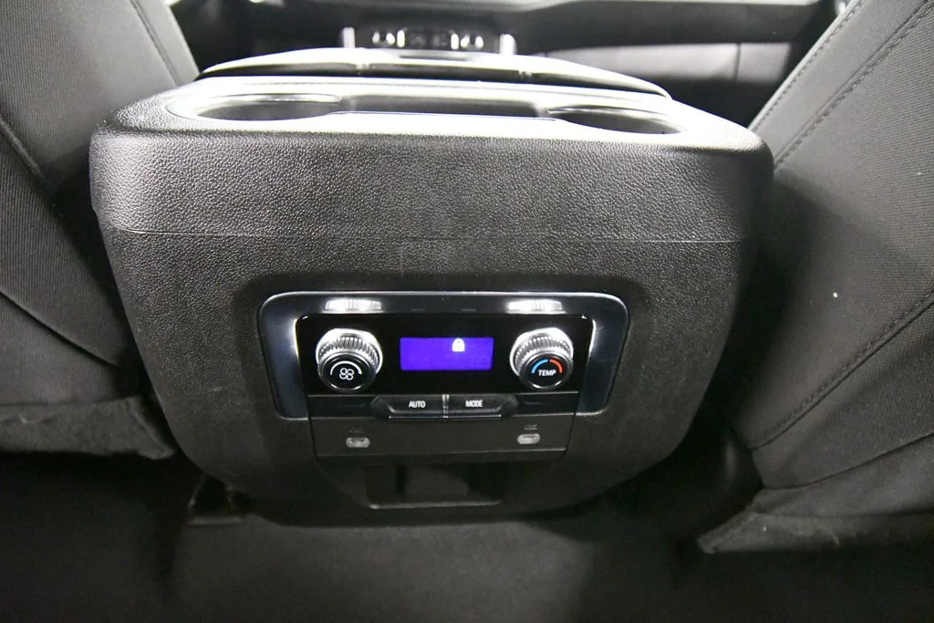 Used 2023  GMC SLE image 16