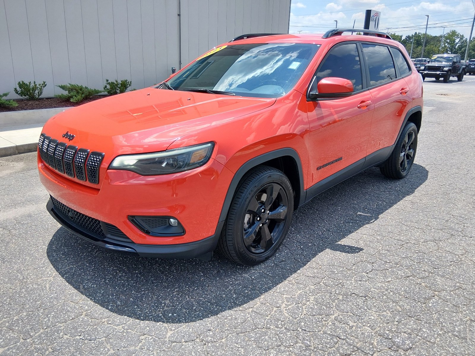 Used 2021 Spitfire Orange Clear Coat Jeep Altitude image 7