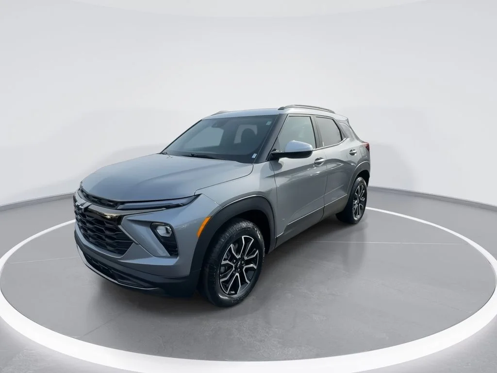 Used 2025 Gray Chevrolet ACTIV image 4