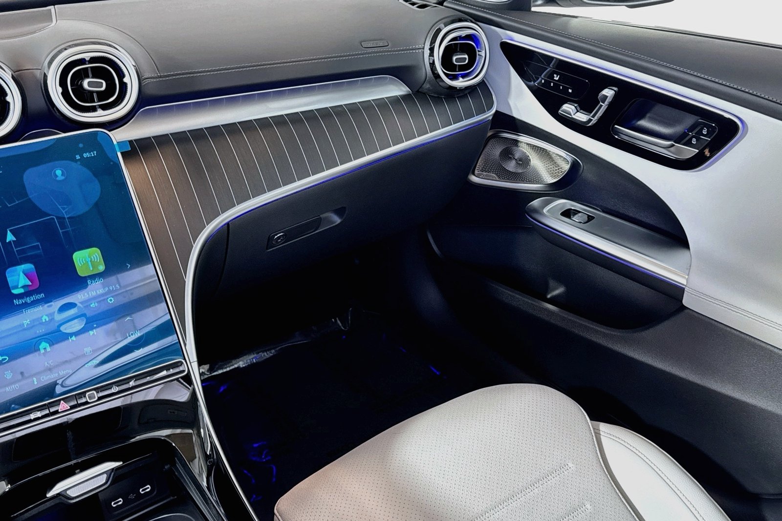 New 2026 Polar White Mercedes-Benz C 300 image 21