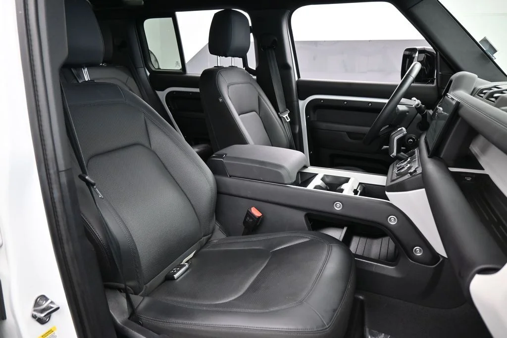 Used 2025 White Land Rover S image 59