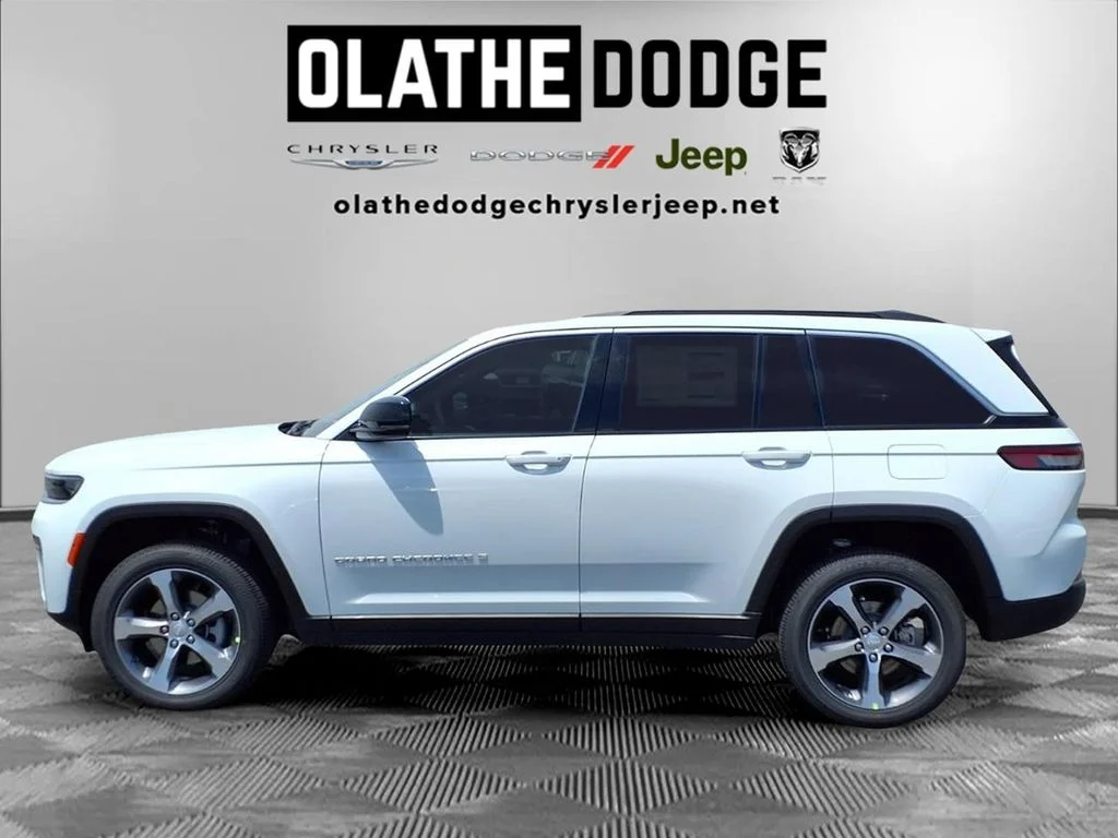 New 2026 Diamond Black Crystal Pearl-Coat Exterior Paint Jeep Limited image 19