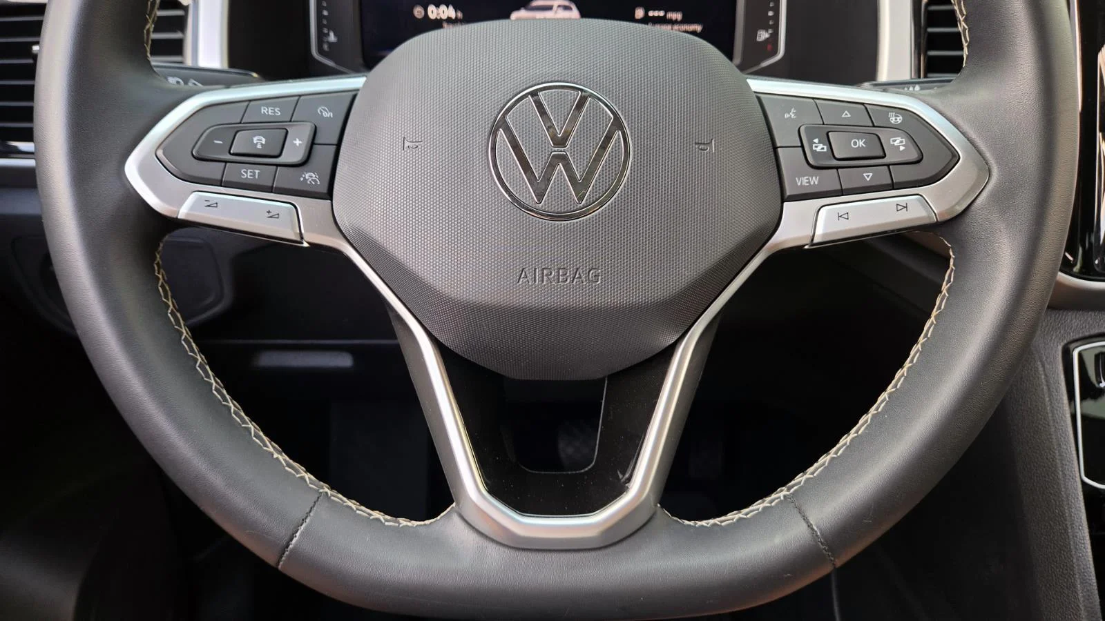 Certified Used 2022 Deep Black Pearl Volkswagen 3.6L V6 SEL image 27