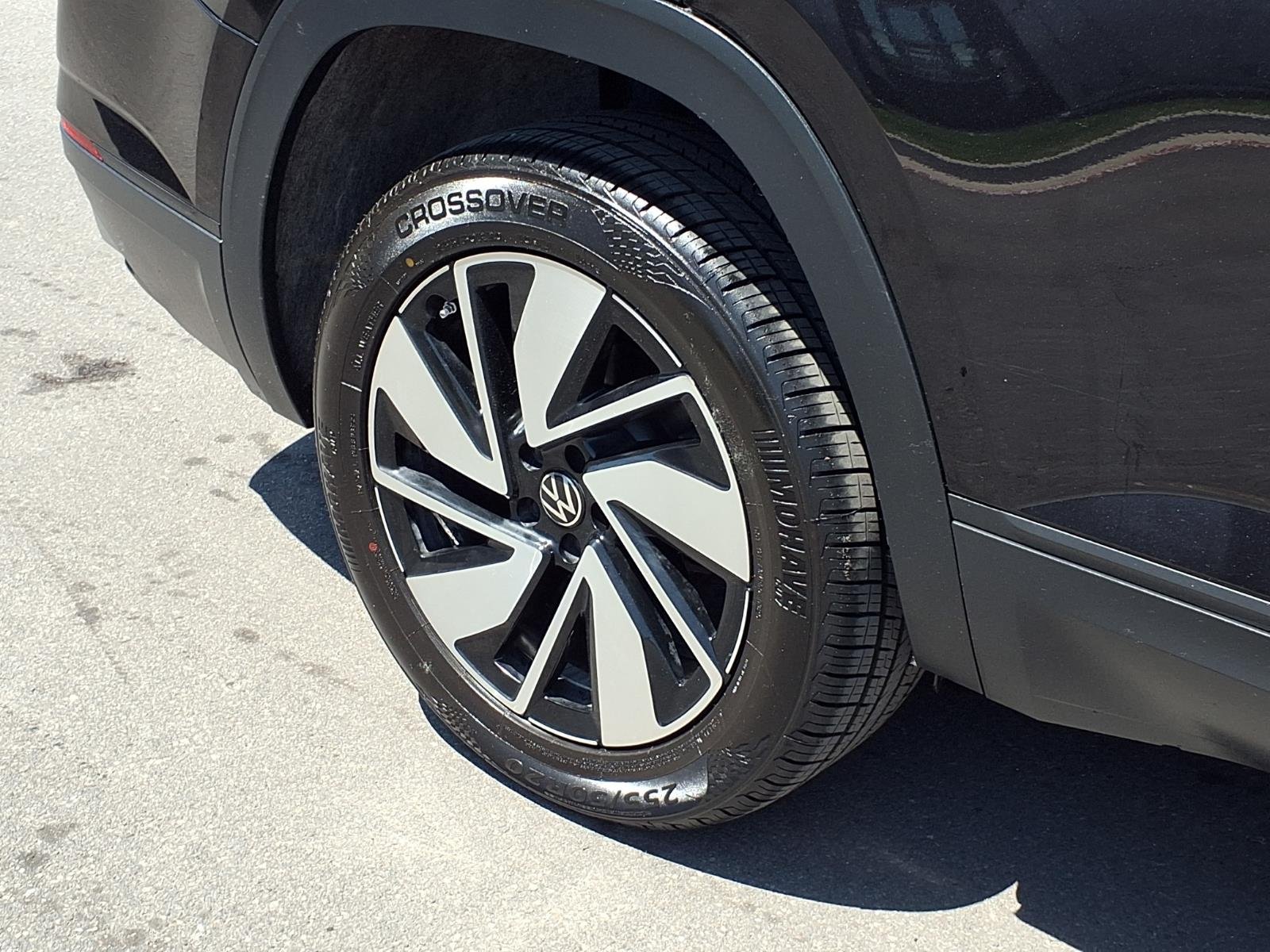 Certified Used 2025  Volkswagen SE image 26
