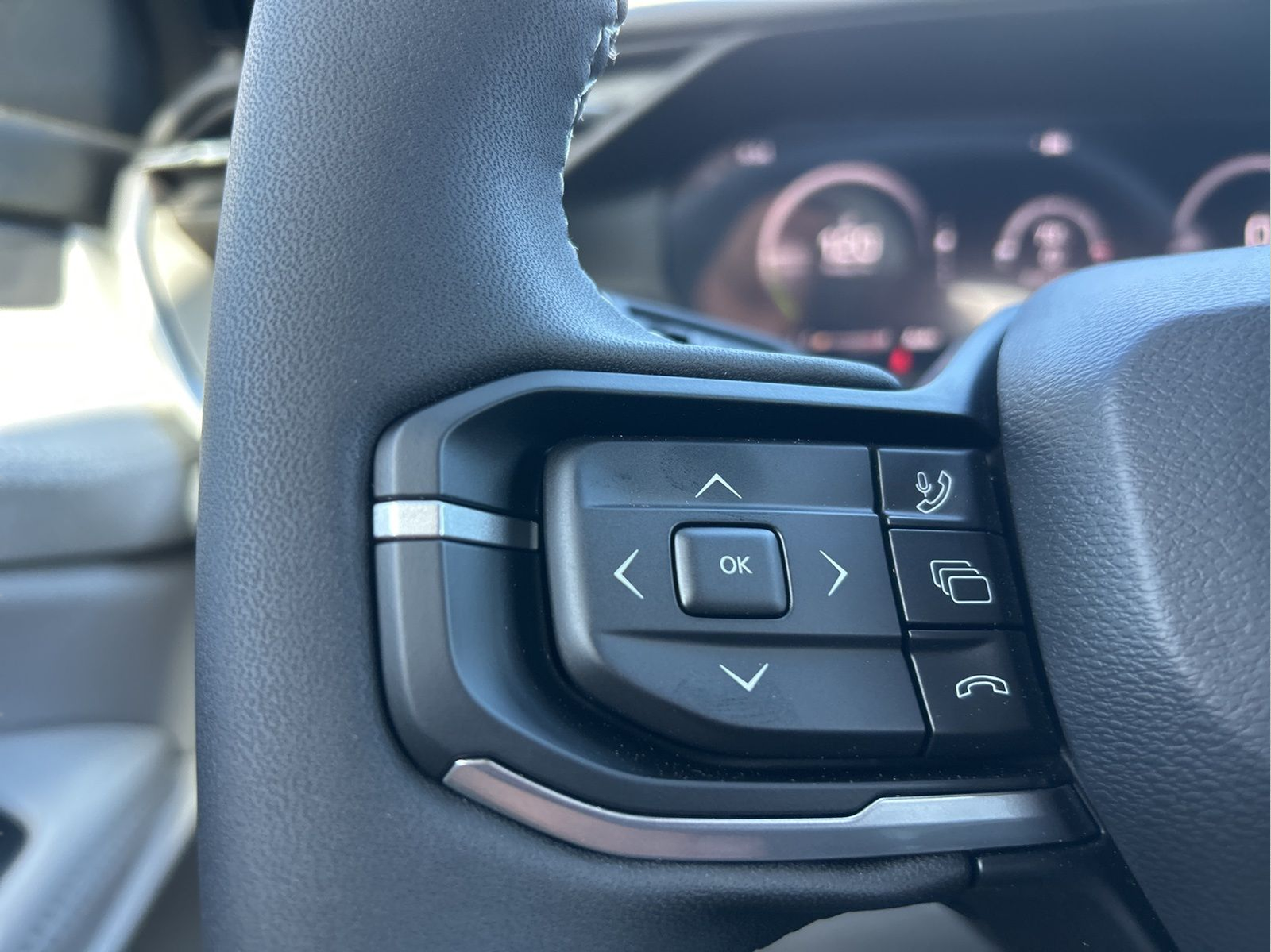 New 2026 Diamond Black Crystal Pearlcoat Jeep Laredo image 14