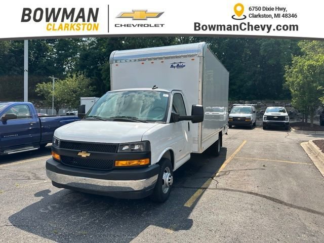 2025 Chevrolet Express Cutaway Base