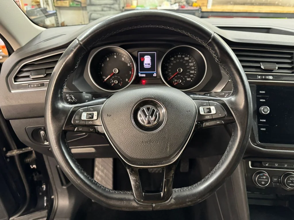 Used 2019 Black Volkswagen 2.0T SE image 23