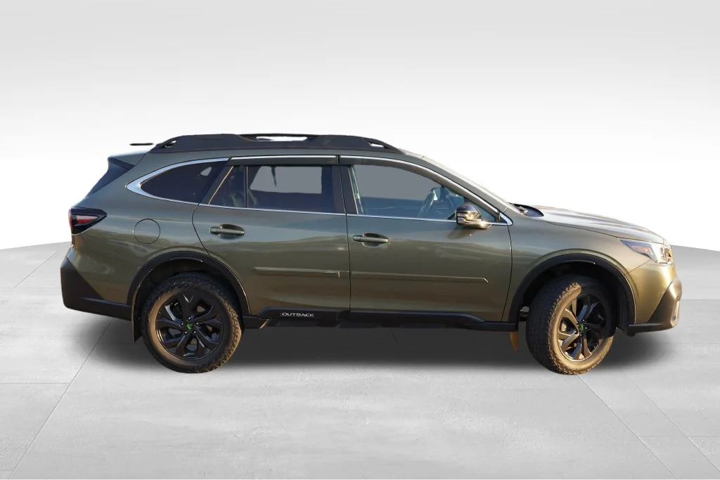 Used 2021 Green Metallic Subaru Onyx Edition XT image 2