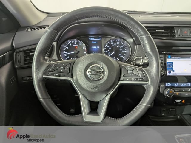Used 2017 White Nissan SL image 18