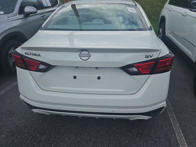 Used 2023 White Nissan 2.5 SV image 4