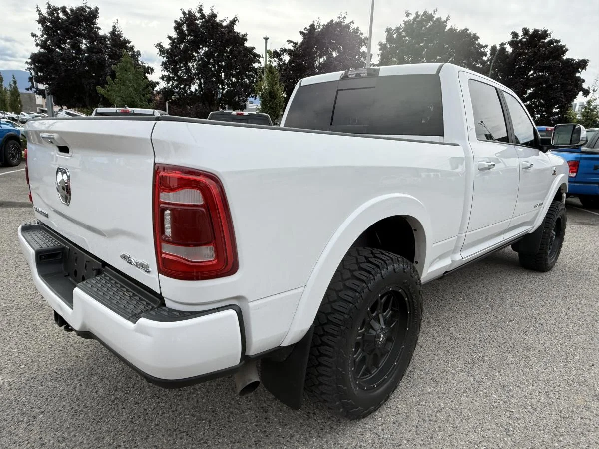 Used 2021 White RAM Laramie Crew Cab Swb image 7