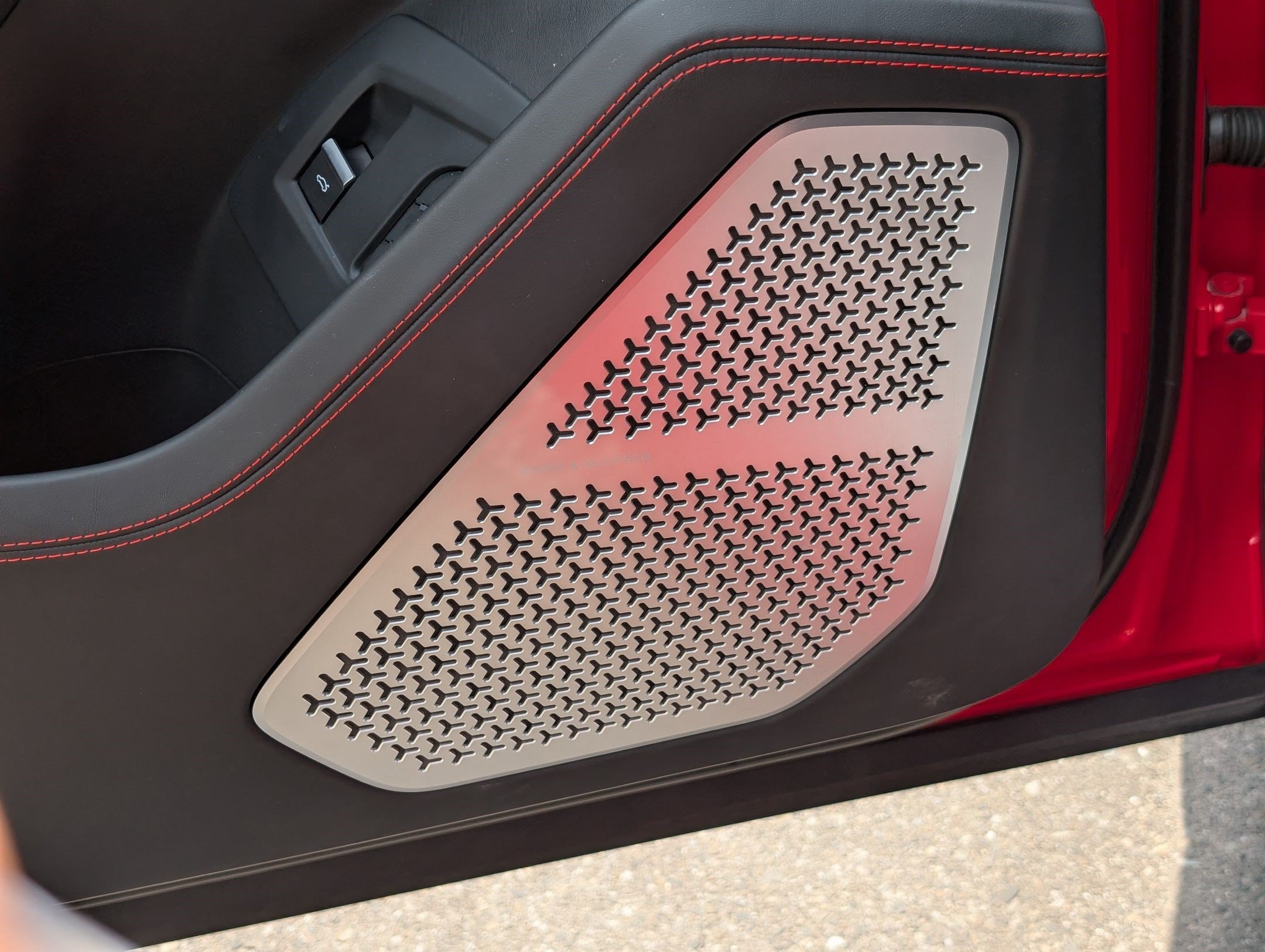 Used 2020 Red Lamborghini Base image 13