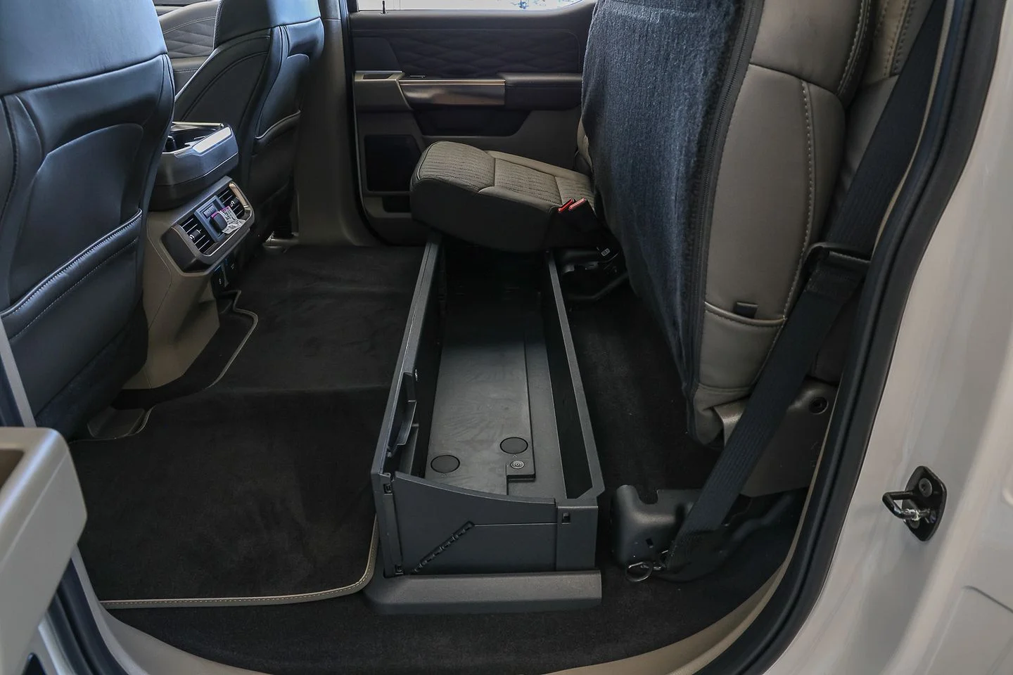 New 2026 Star White Metallic Tri-Coat Ford Platinum® image 39