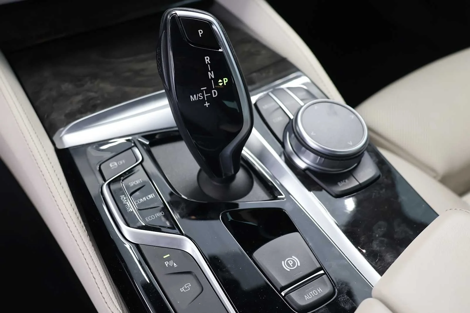 Used 2020 Dark Graphite Metallic BMW M550i xDrive image 21