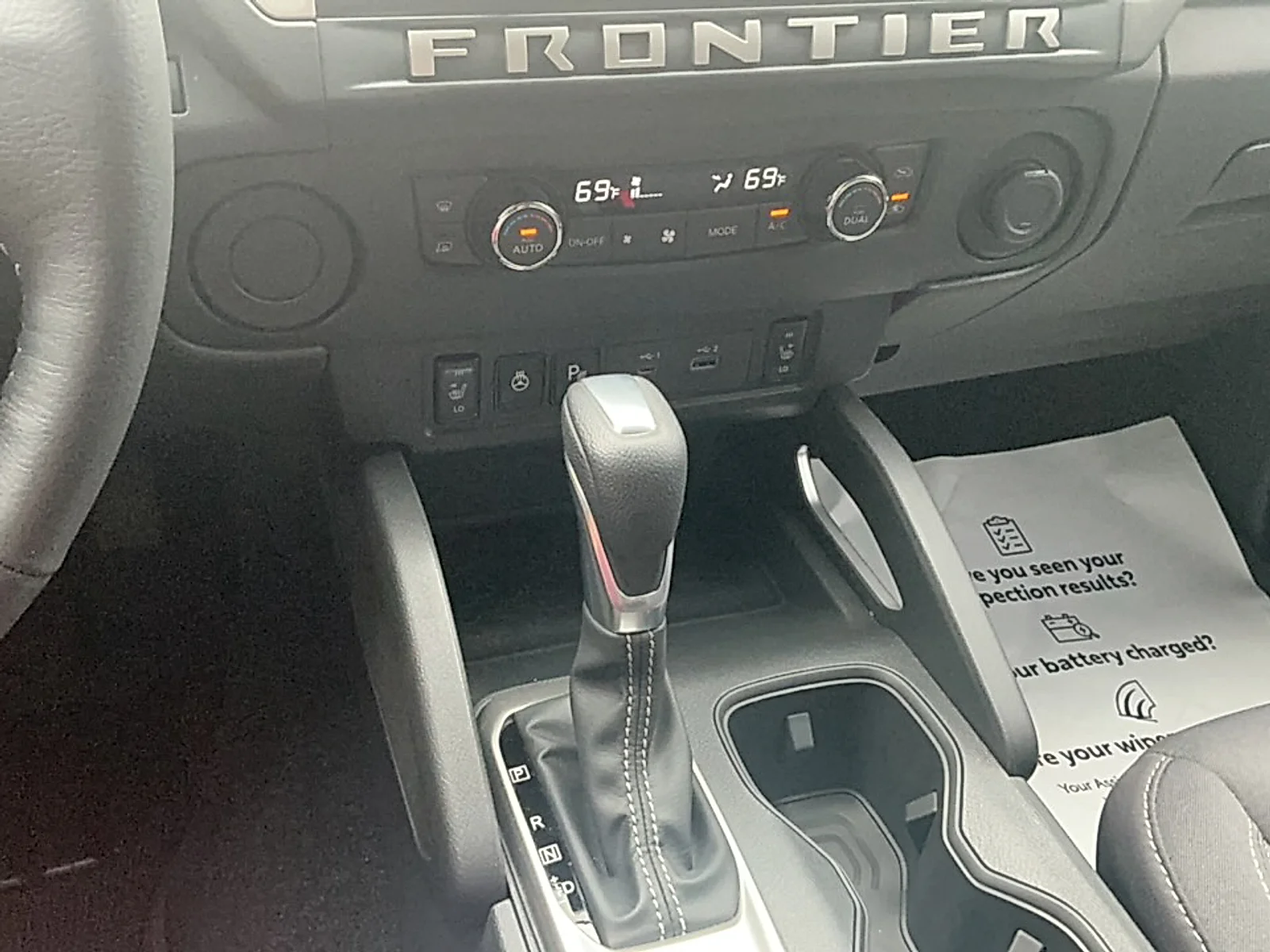 Used 2025  Nissan Crew Cab SV 4x2 image 10