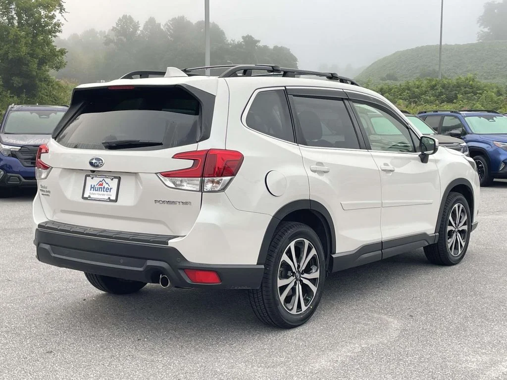 Used 2022 Crystal White Pearl Subaru Limited image 30