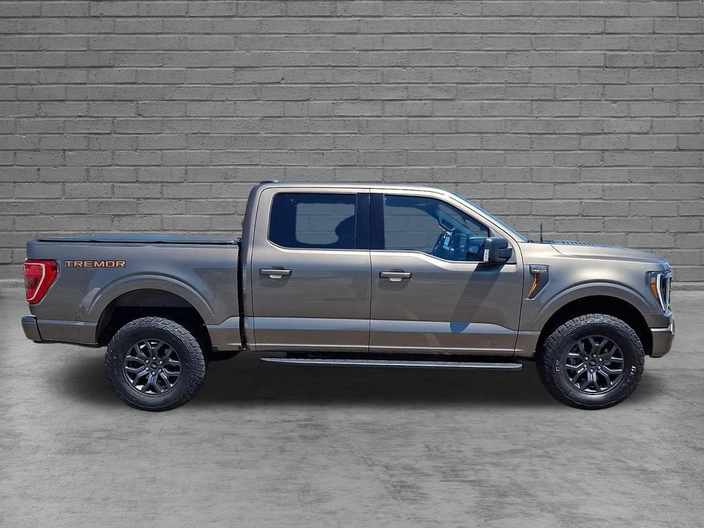 Used 2022  Ford XL image 42
