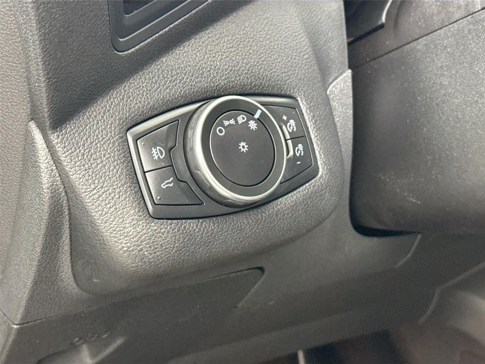 Used 2018 Ingot Silver Ford SE image 15