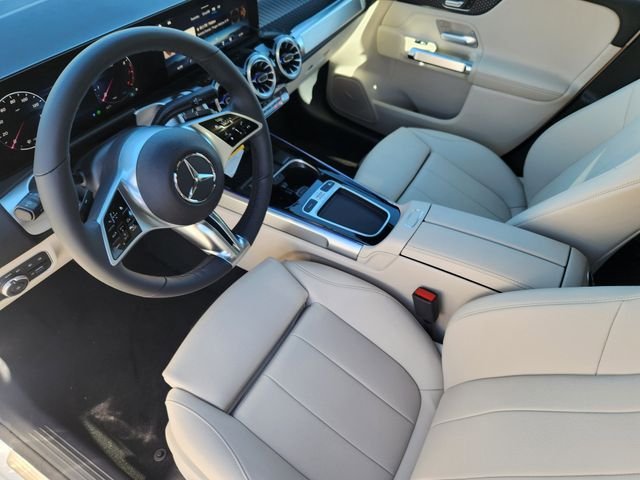 New 2026 Polar White Mercedes-Benz GLB 250 image 7