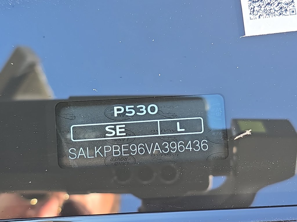 New 2027 Belgravia Green Land Rover SE LWB image 37