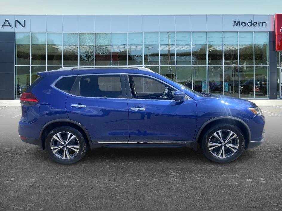 Used 2017 Caspian Blue Nissan SL image 4