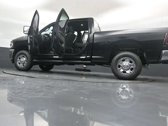 New 2026 Diamond Black Crystal Pearl-Coat Exterior Paint RAM Tradesman image 53