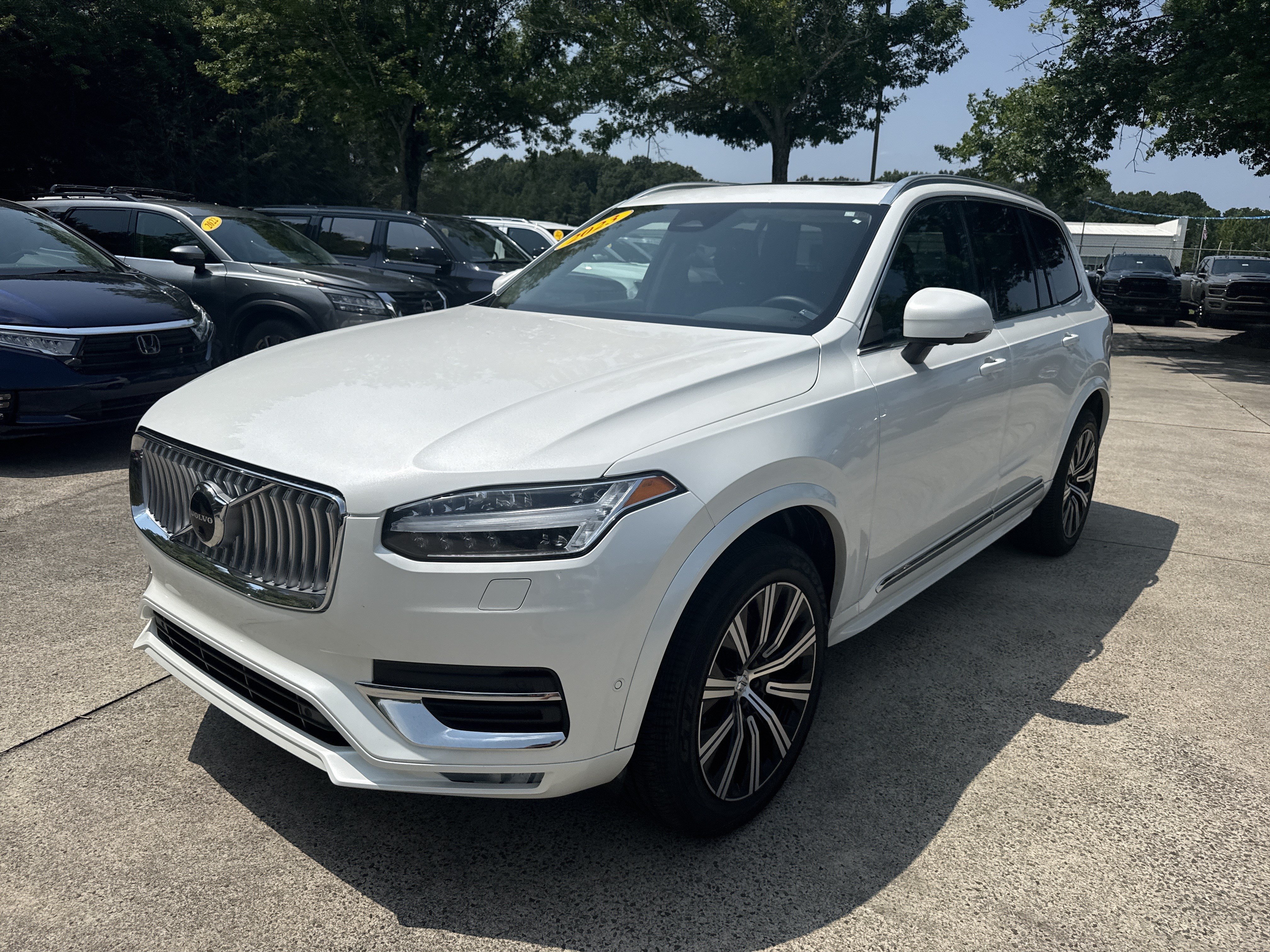 Used 2023 White Volvo Plus image 3