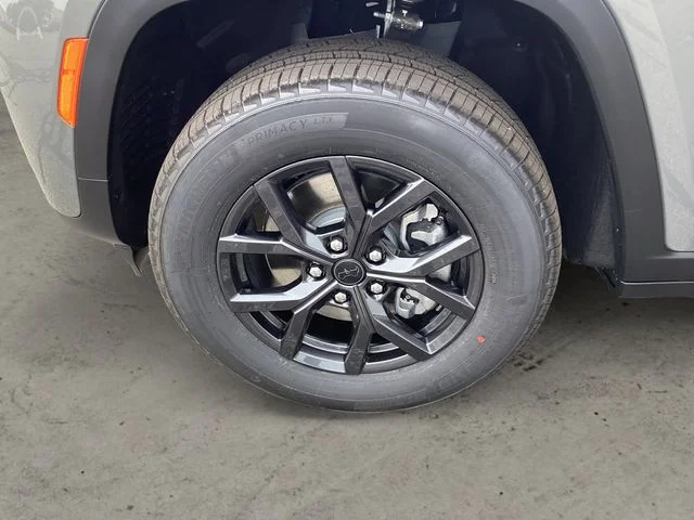 New 2027 Gray Clearcoat Jeep Laredo Altitude image 15