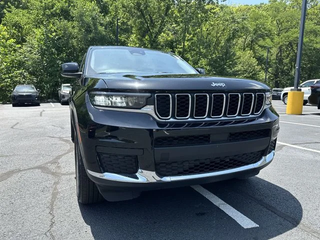 Used 2023 Black Jeep Laredo image 11