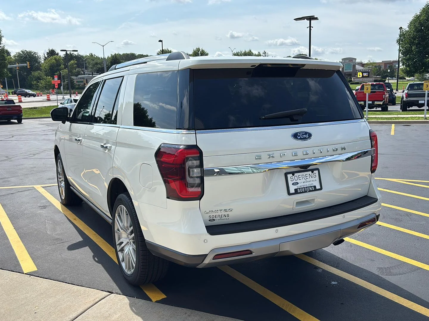 Used 2023 Star White Ford Limited image 7