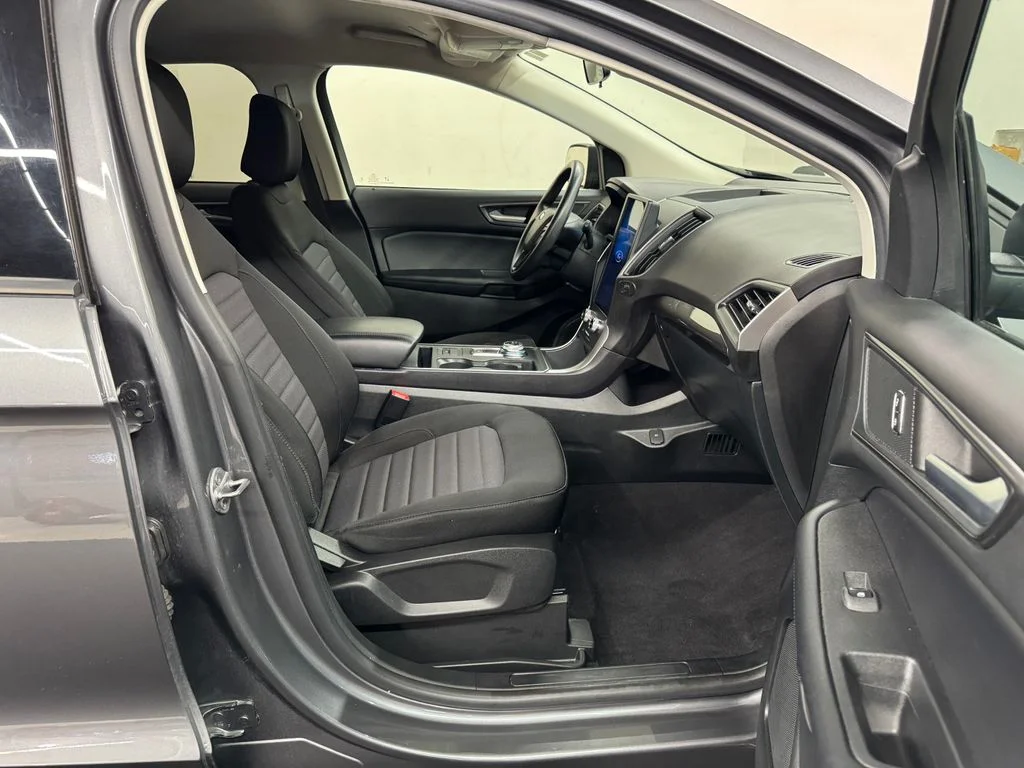 Used 2024 Gray Ford SE image 28
