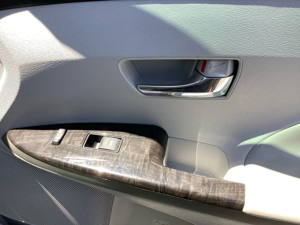 Used 2015 Gray Toyota LE image 15