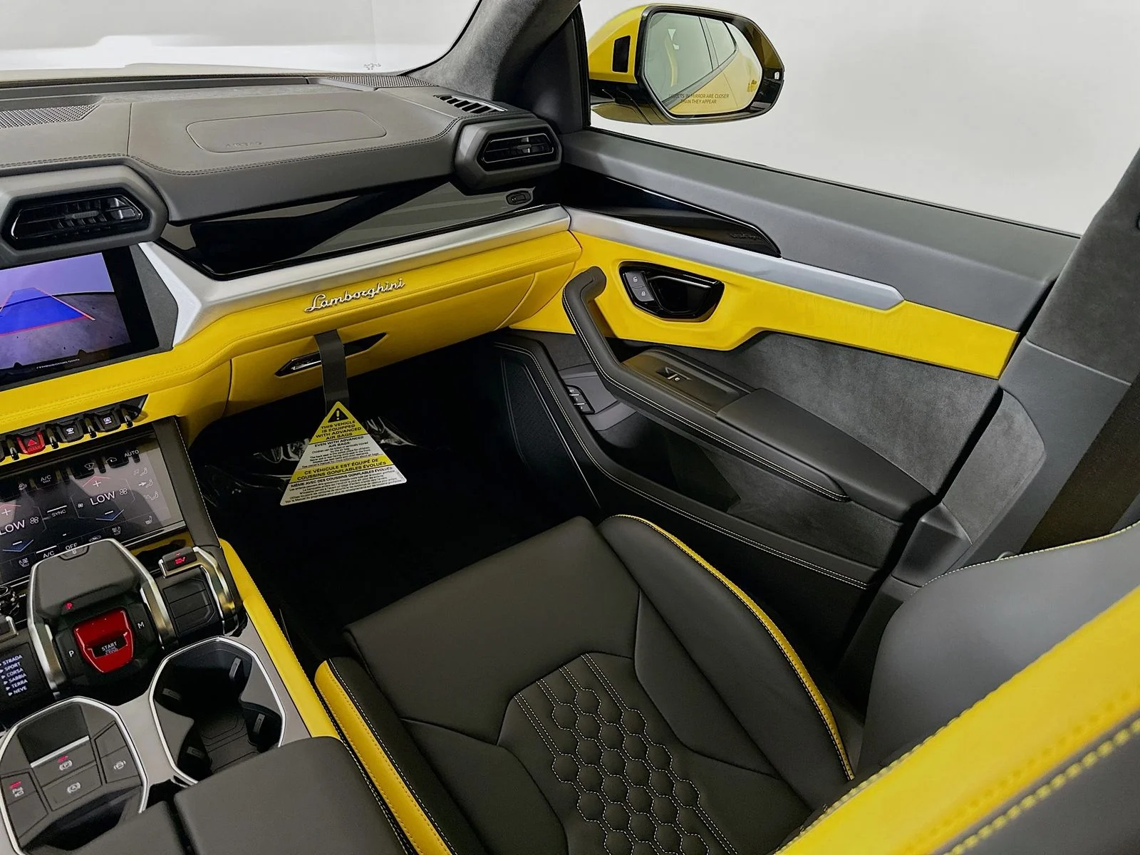 Used 2025 Yellow Lamborghini  image 31