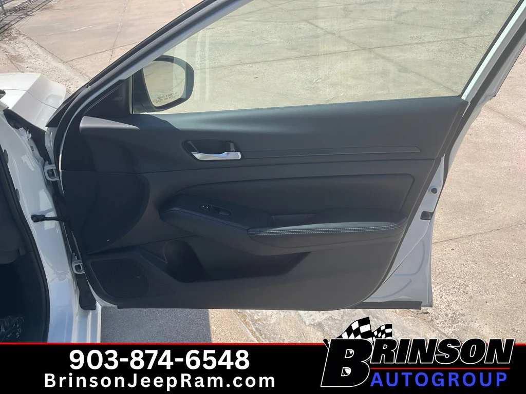 Used 2025 Glacier White Nissan SV image 19