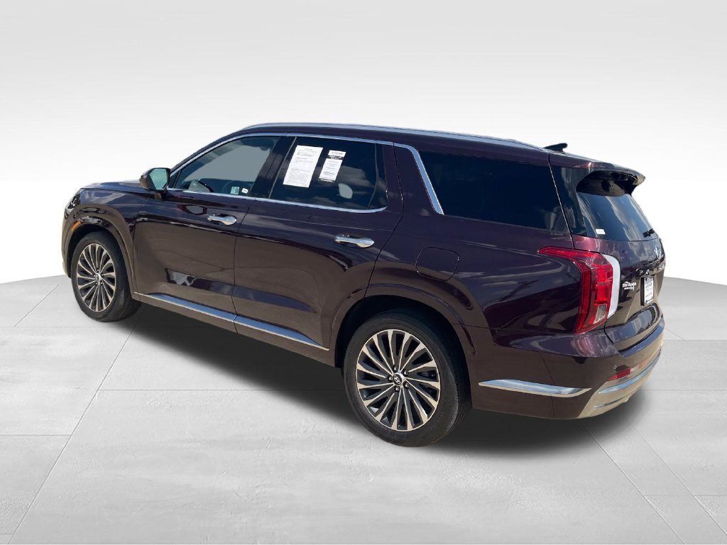 Used 2025 Red Hyundai Calligraphy image 3