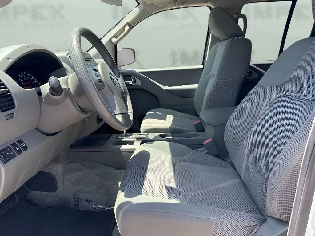 Used 2016  Nissan SV image 9