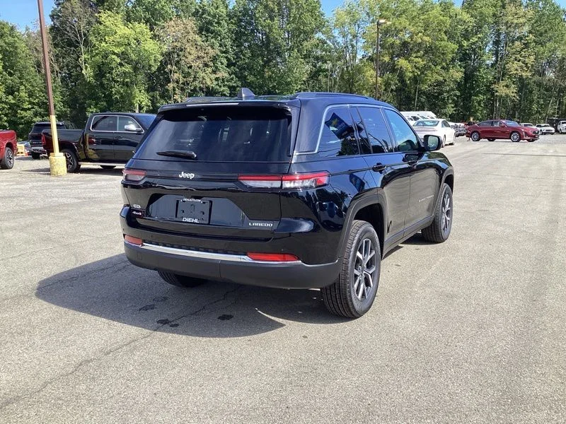 New 2027 High Gloss Black Jeep Laredo X image 7