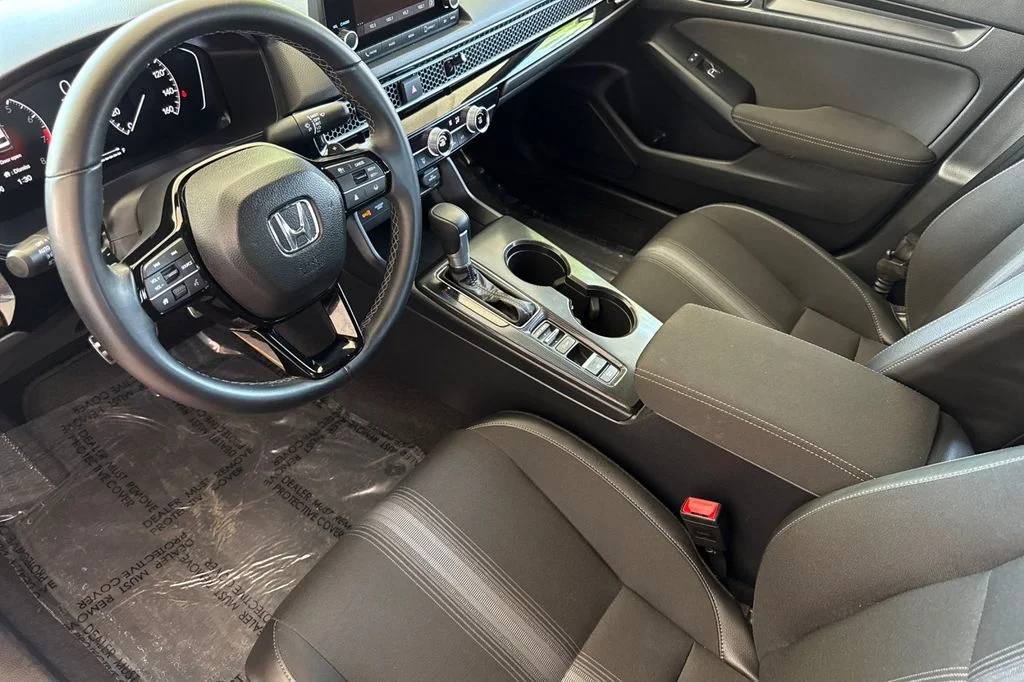 Used 2025  Honda Sport image 14