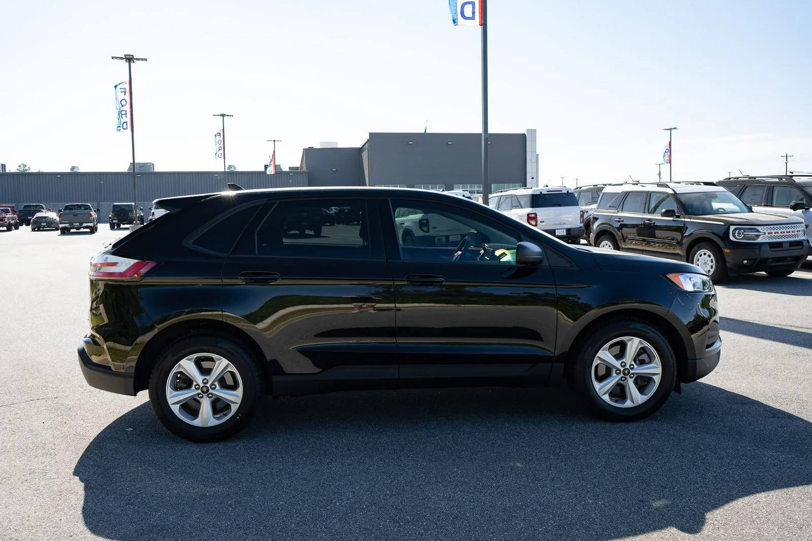 Used 2023 Black Ford SE image 11