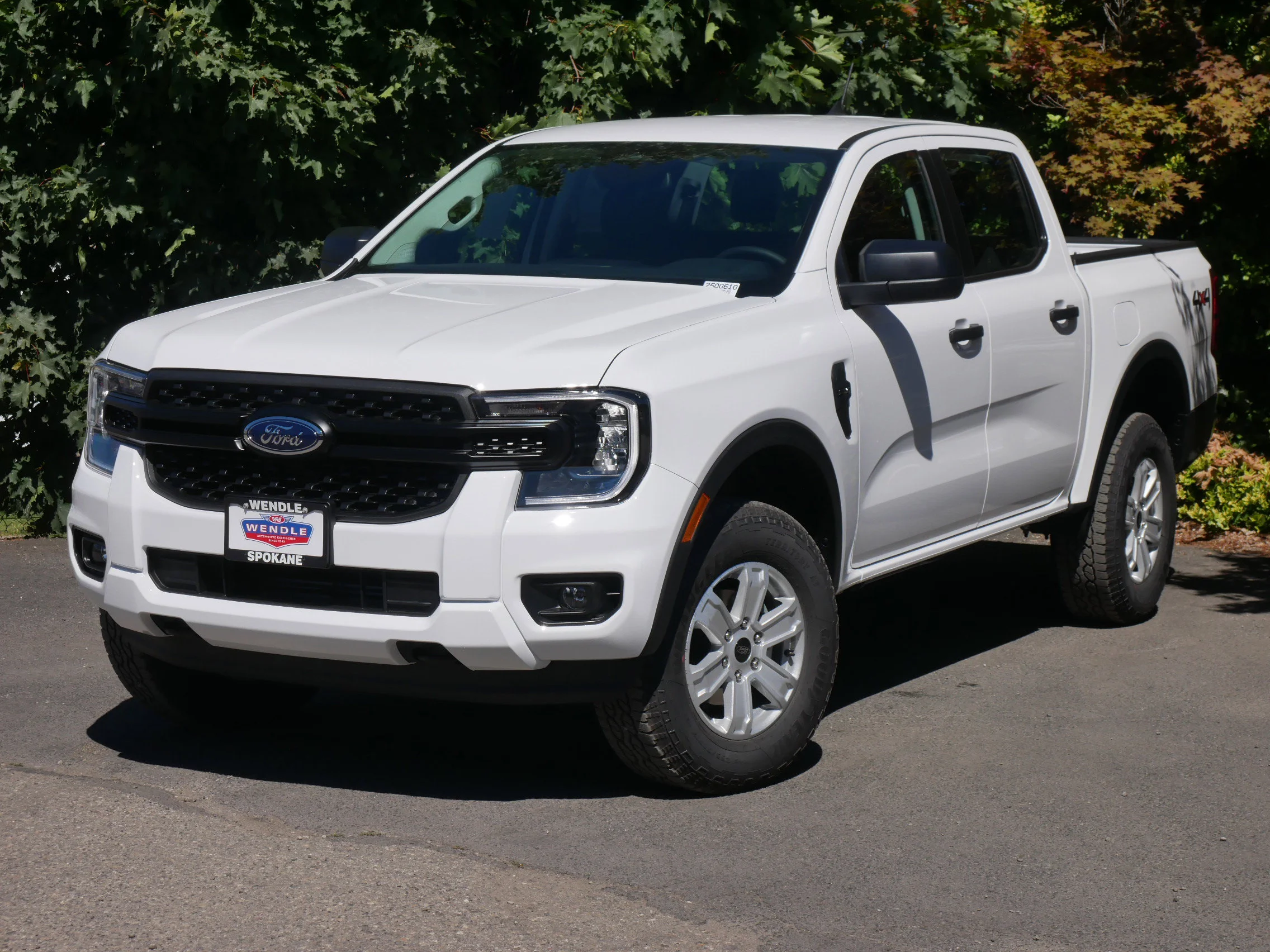 Ford Ranger    電動ペダルカー Amazon.com: Licensed Ford Ranger Ride on Car for Kids by OLAKIDS