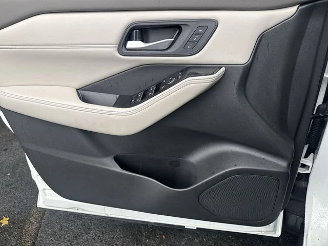 Used 2023 White Nissan SL image 27
