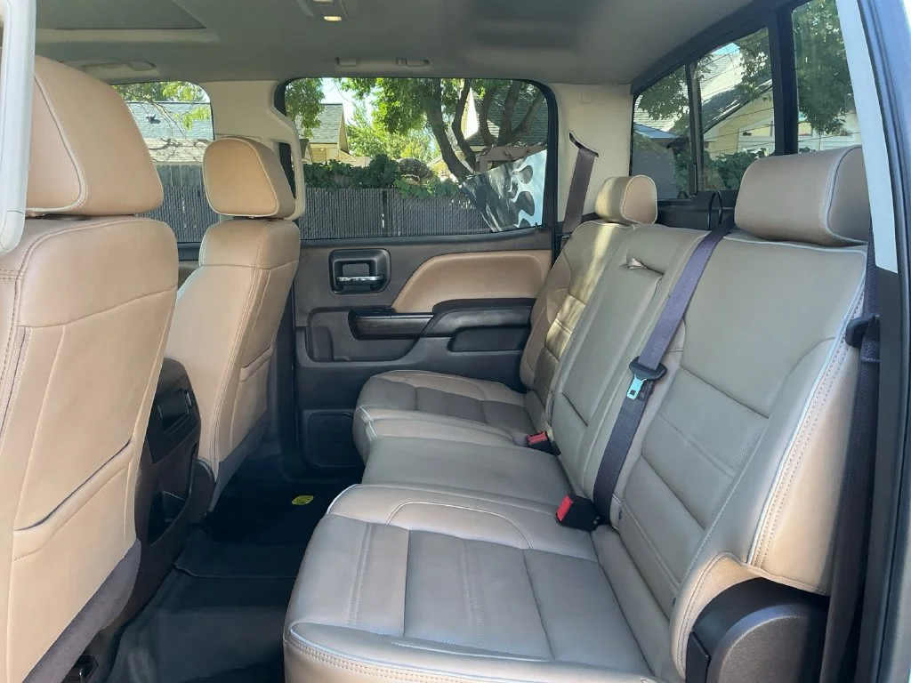 Used 2017 WHITE FROST TRICOAT GMC Denali image 28