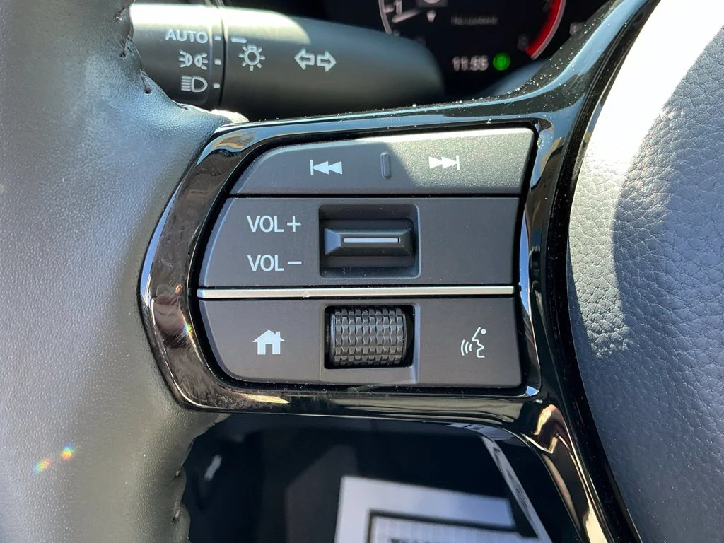 Used 2024  Honda EX-L image 28