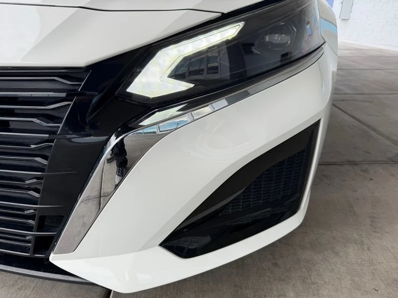 Used 2025 Glacier White Nissan SV image 23
