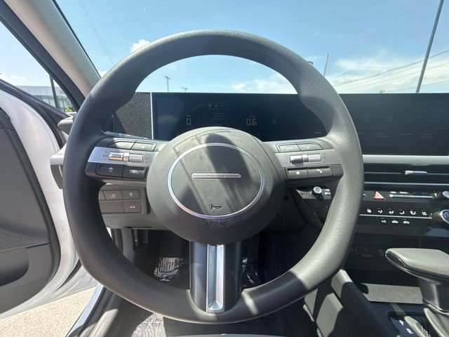 Used 2025 White Hyundai SE image 14