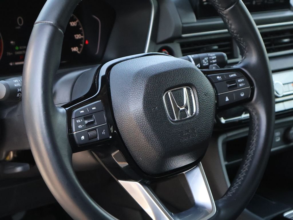Used 2023 White Honda EX-L image 19